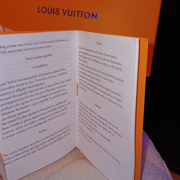 Vintage Louis Vuitton Wallet,Vuitton book,magnet,receipt,authentification paper. - Picture 15 of 16